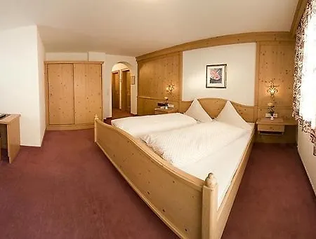 Hotel Persura 3*